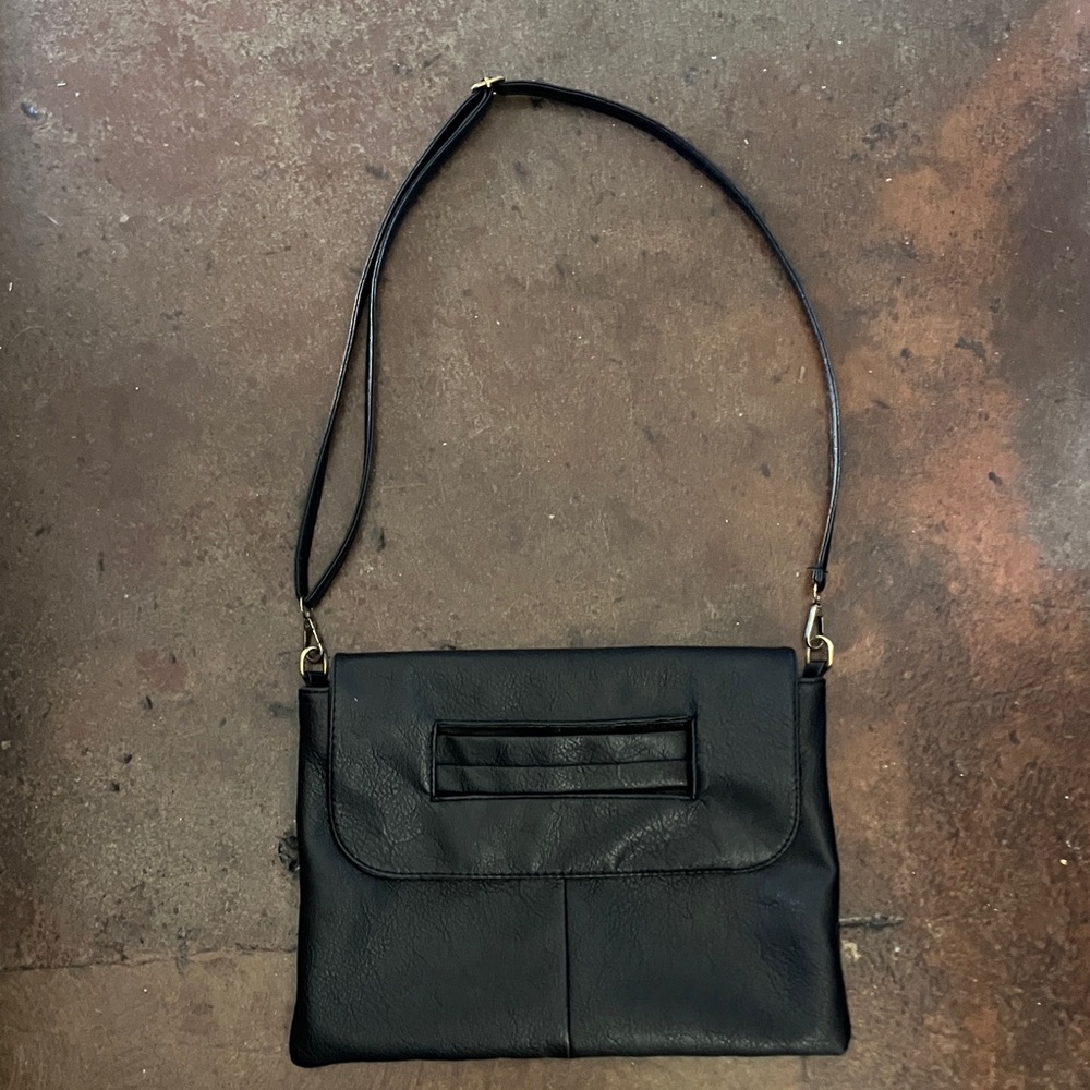 Black vegan leather bag with adjustable strap - Picture 4 of 6